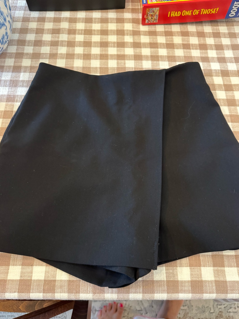 Zara Black mini skort size small